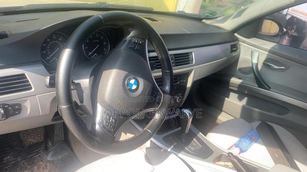 BMW 3 Series 320i RWD 2008 Gray