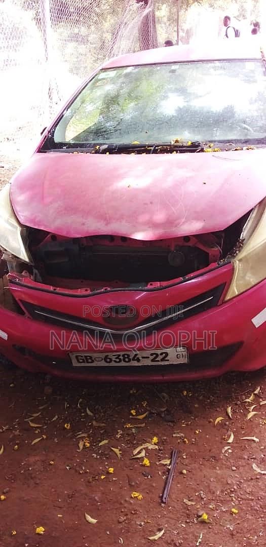 Toyota Vitz 2012 Red