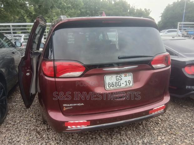 Chrysler Pacifica 2017 Red