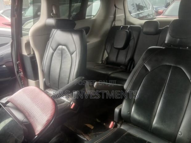 Chrysler Pacifica 2017 Red