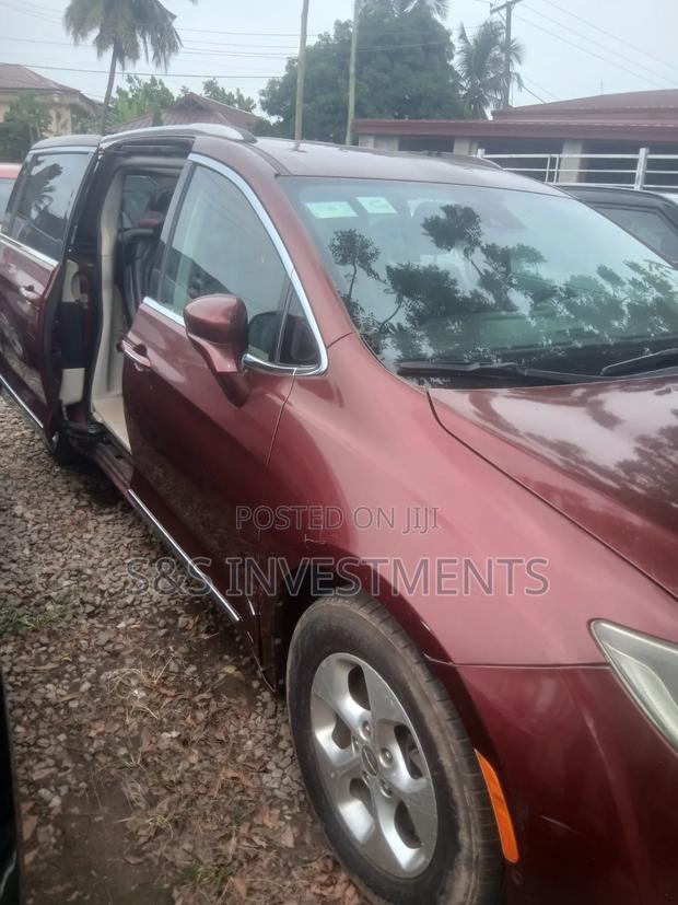 Chrysler Pacifica 2017 Red