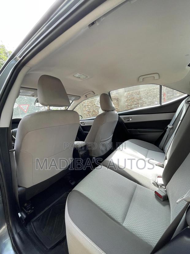 Toyota Corolla LE 4dr Sedan (1.8L 4cyl CVT) 2017 Gray