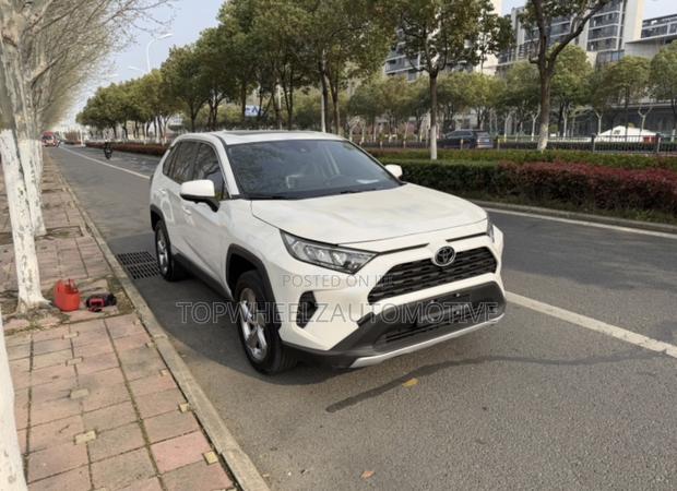 Toyota RAV4 2023 White