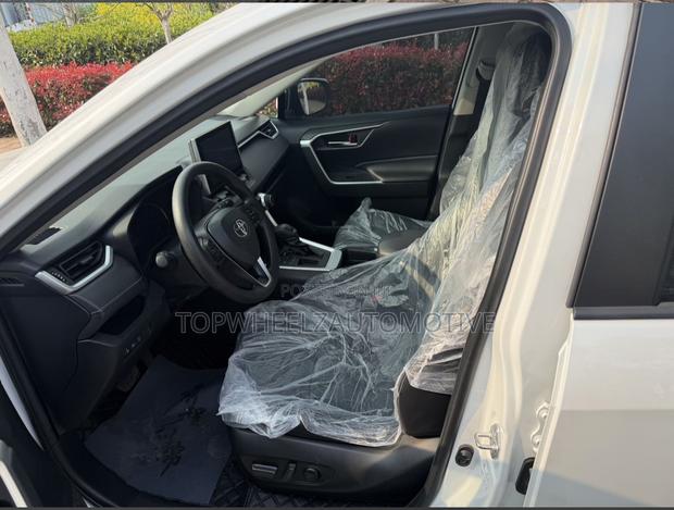 Toyota RAV4 2023 White