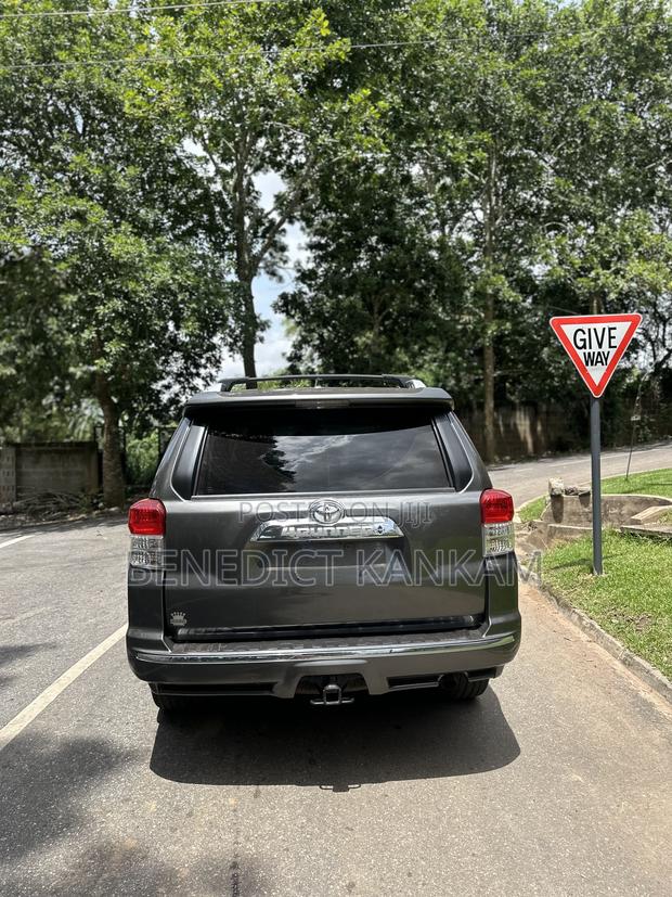 Toyota 4-Runner Limited 4WD 2011 Gray