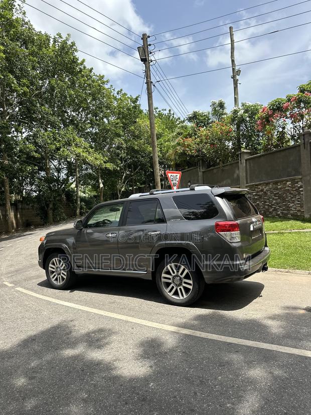 Toyota 4-Runner Limited 4WD 2011 Gray