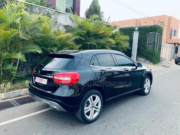 Mercedes-Benz GLA 250 2017 Black