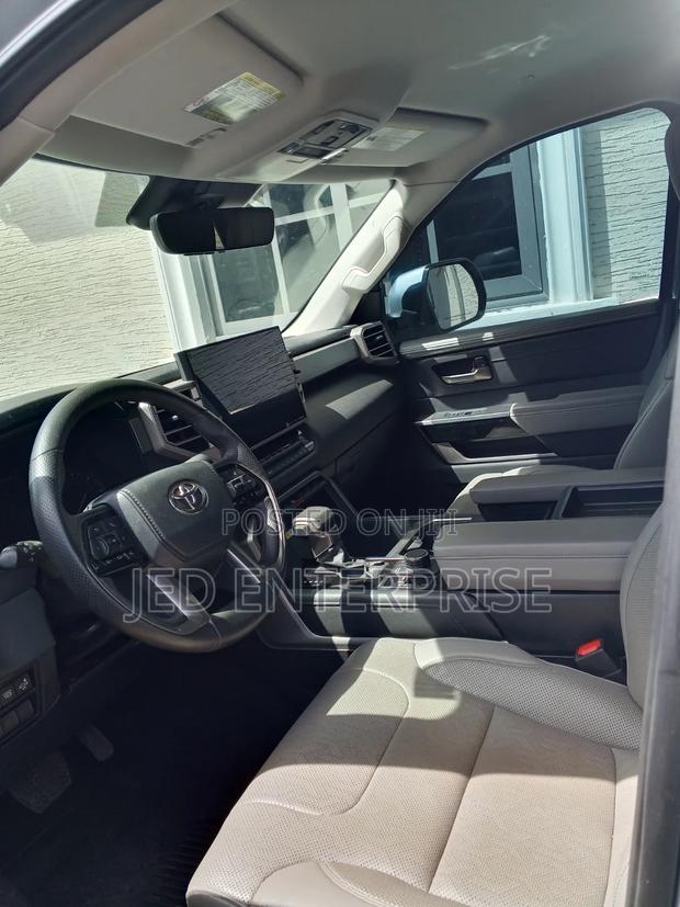Lexus LX 570 AWD 2017 Gold