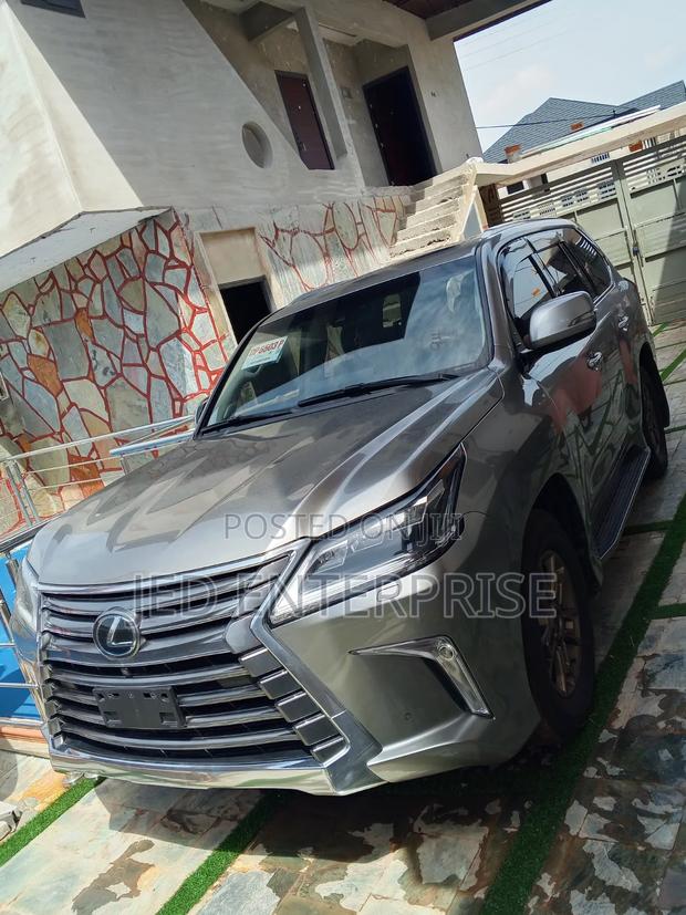 Lexus LX 570 AWD 2017 Gold