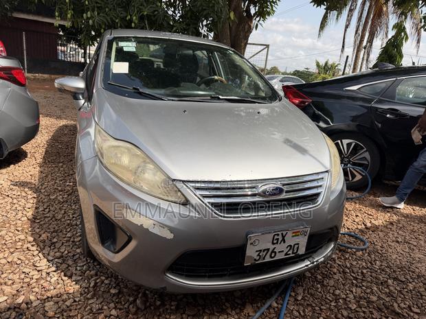 Ford Fiesta 2012 Gray