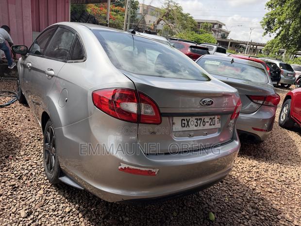 Ford Fiesta 2012 Gray