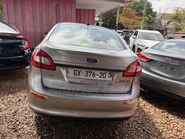 Ford Fiesta 2012 Gray