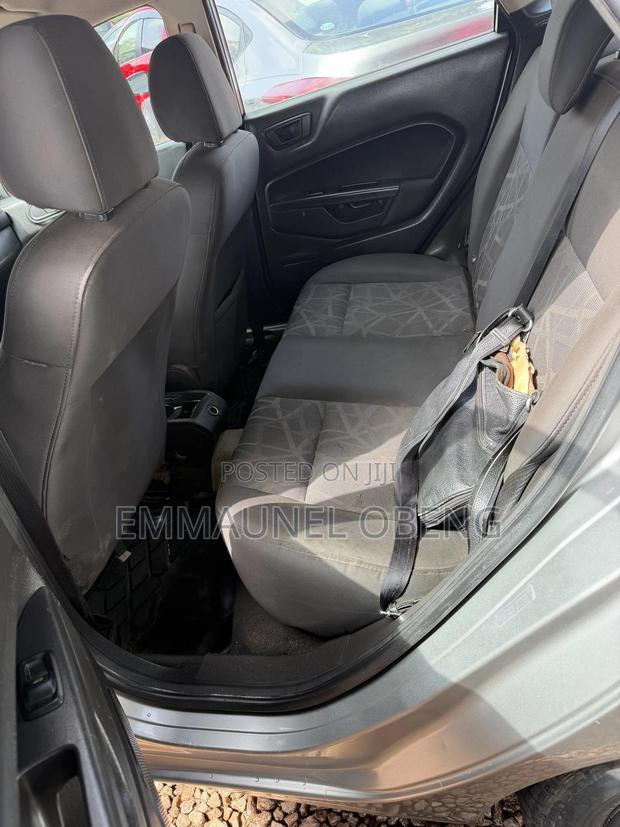 Ford Fiesta 2012 Gray