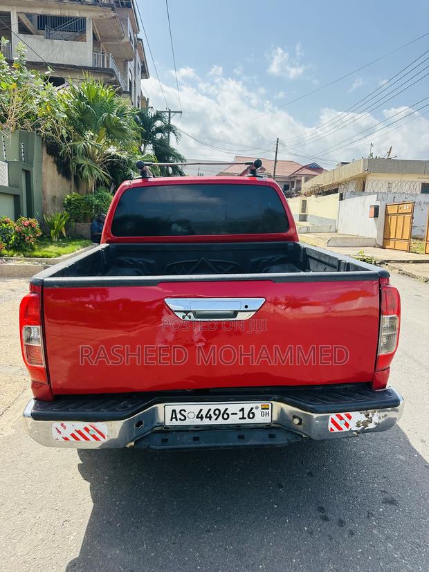 Nissan Navara 2010 Red