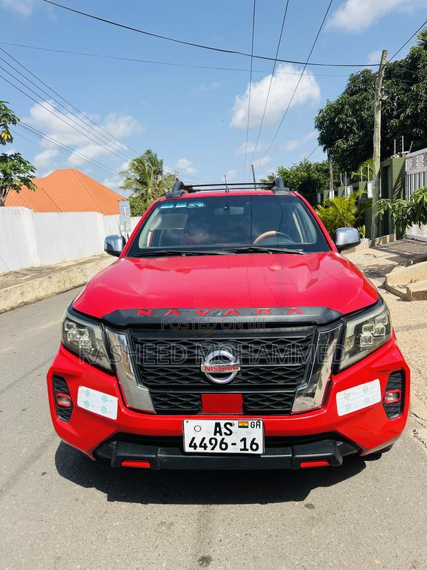 Nissan Navara 2010 Red