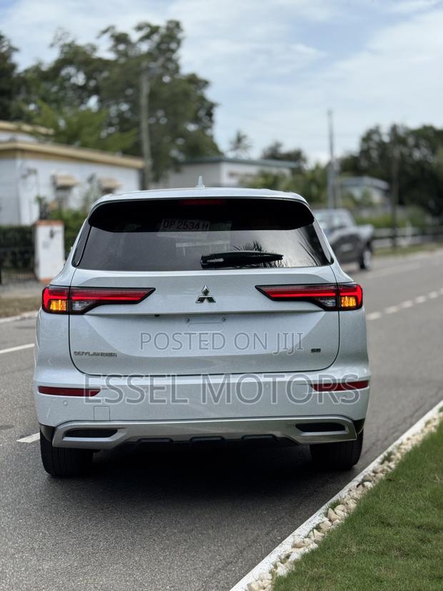 Mitsubishi Outlander SE 2024 White
