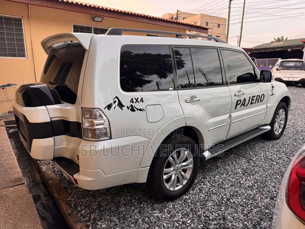 Mitsubishi Pajero 2019 White