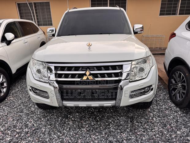 Mitsubishi Pajero 2019 White