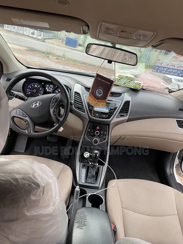Hyundai Elantra SE 4dr Sedan (1.8L 4cyl 6A) 2015 White