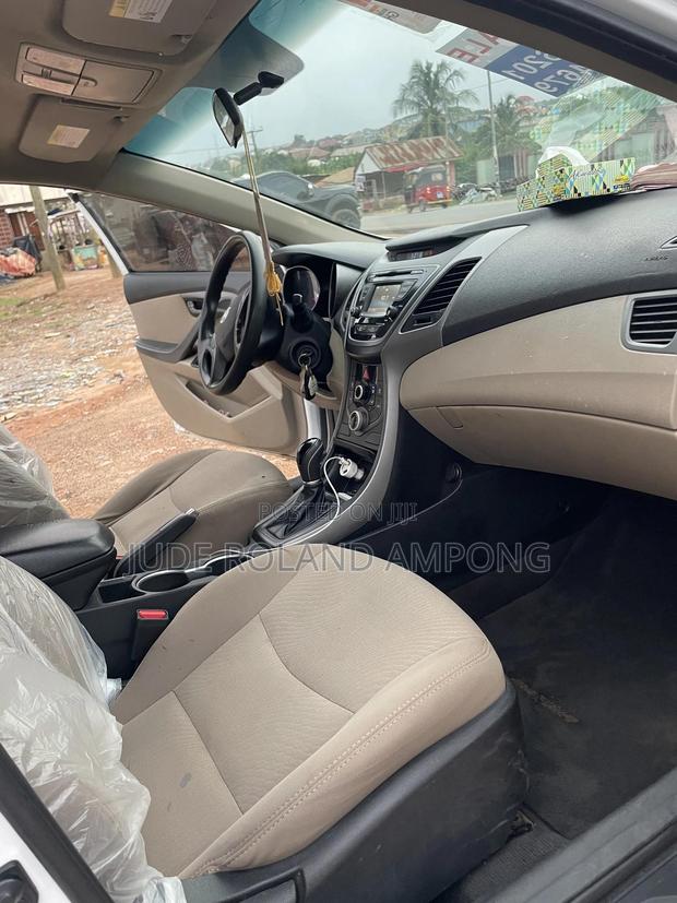 Hyundai Elantra SE 4dr Sedan (1.8L 4cyl 6A) 2015 White