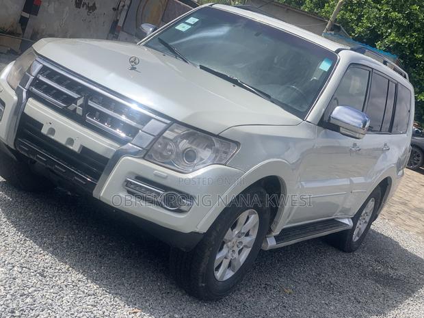 Mitsubishi Pajero Sport 2020 White