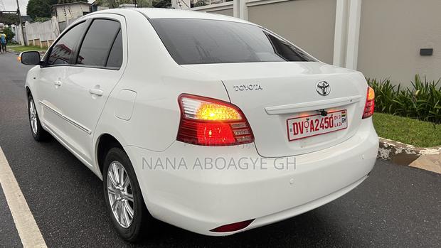 Toyota Yaris 2011 White