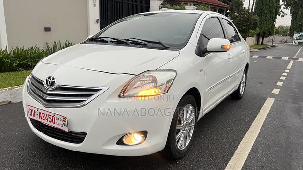 Toyota Yaris 2011 White