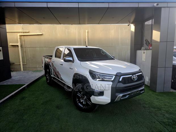 Toyota Hilux 2023 White