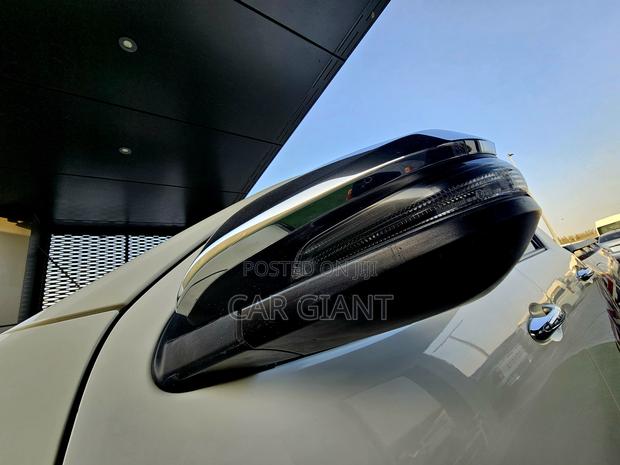 Toyota Hilux 2023 White