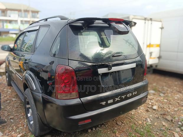 SsangYong Rexton 2010 Black