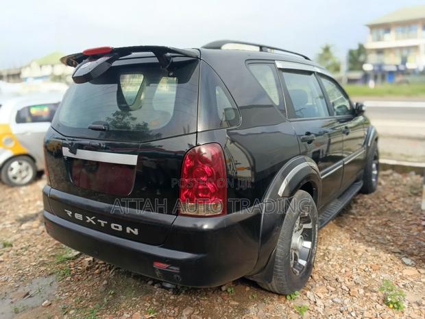 SsangYong Rexton 2010 Black