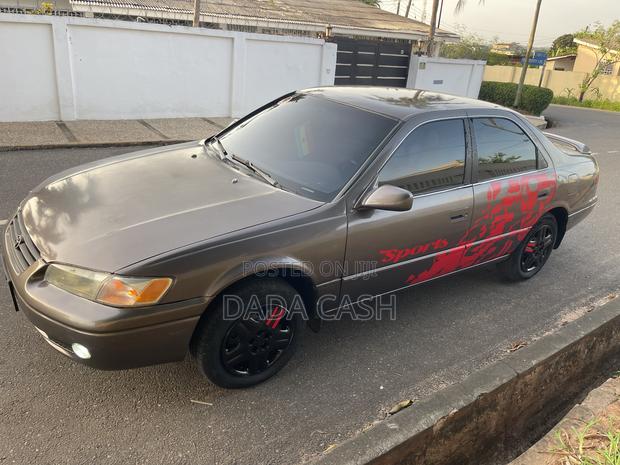 Toyota Camry Automatic 1999 Gray