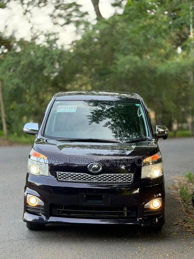 Toyota Voxy 2013 Black