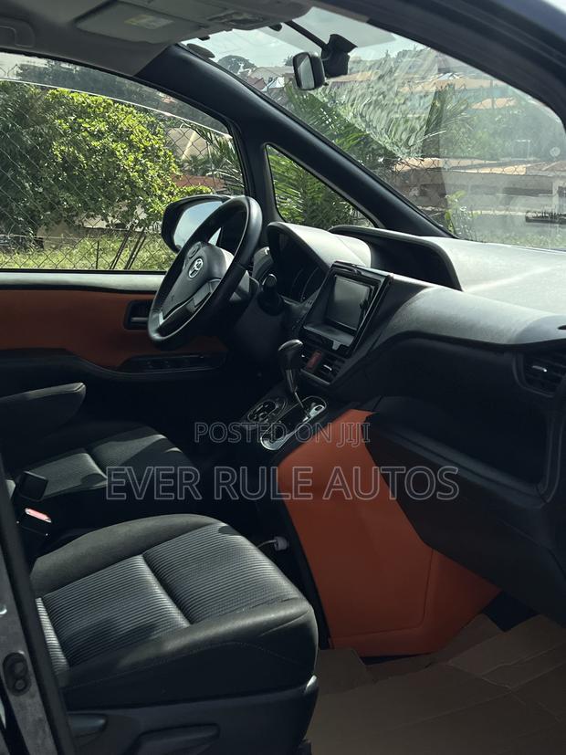 Toyota Voxy 2015 Black