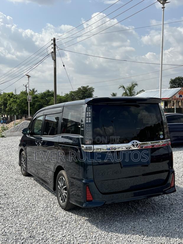 Toyota Voxy 2015 Black