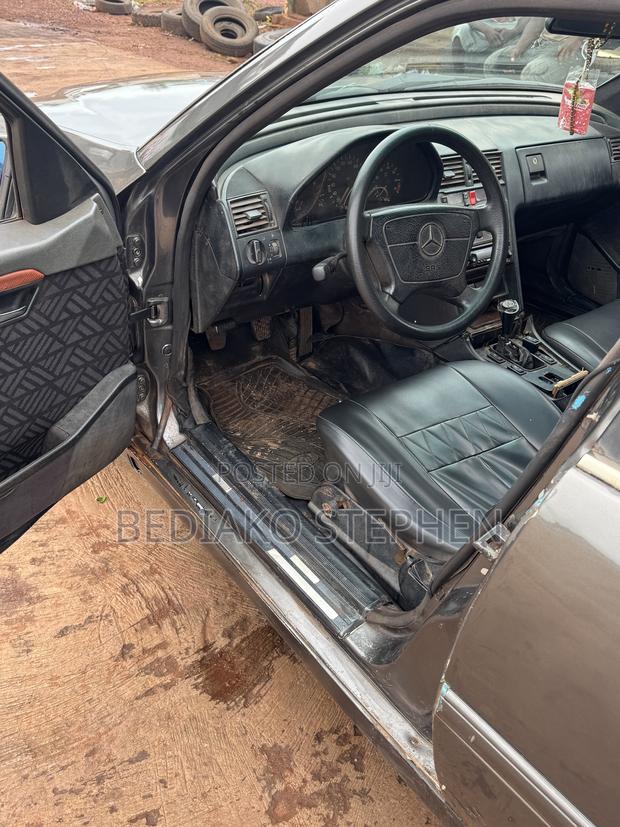 Mercedes-Benz C200 2002 Black