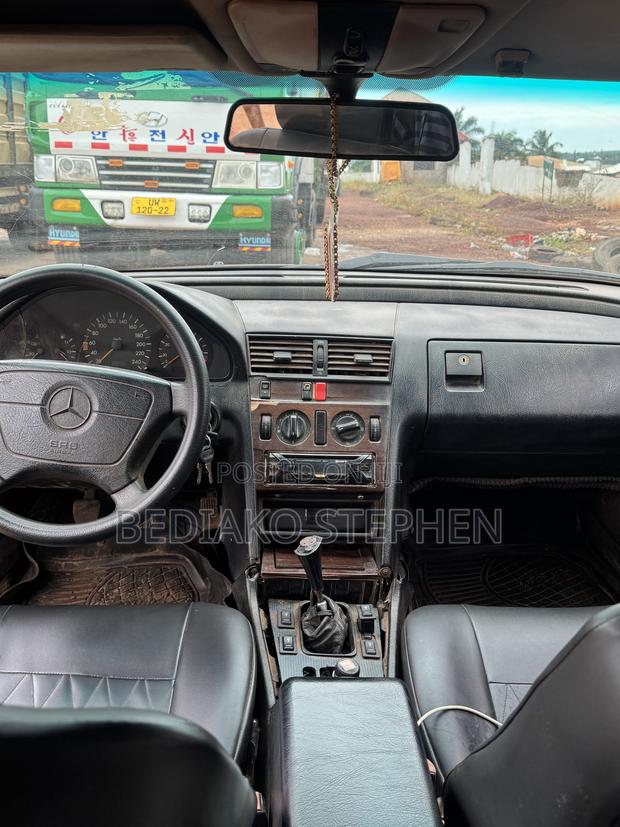Mercedes-Benz C200 2002 Black