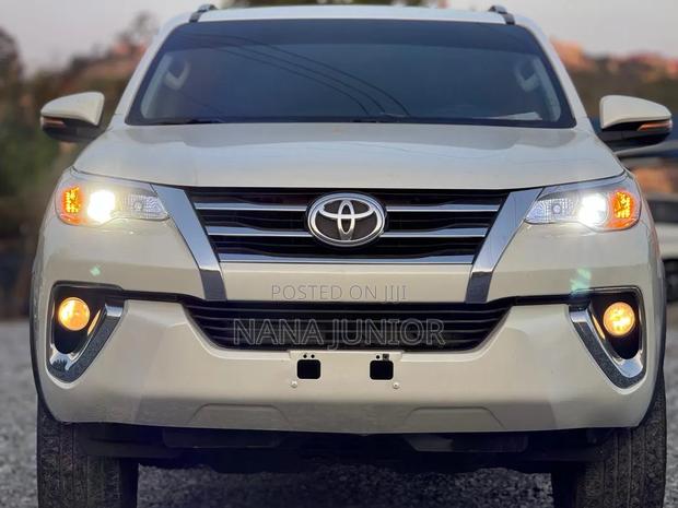 Toyota Fortuner 2019 White