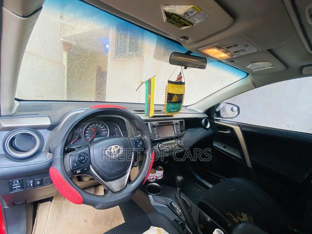 Toyota RAV4 XLE 4dr SUV AWD (2.5L 4cyl 6A) 2014 Red