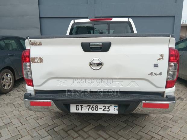 Nissan Navara 2022 White