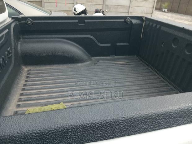 Nissan Navara 2022 White