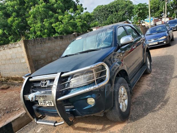 Toyota Fortuner 2006 Green