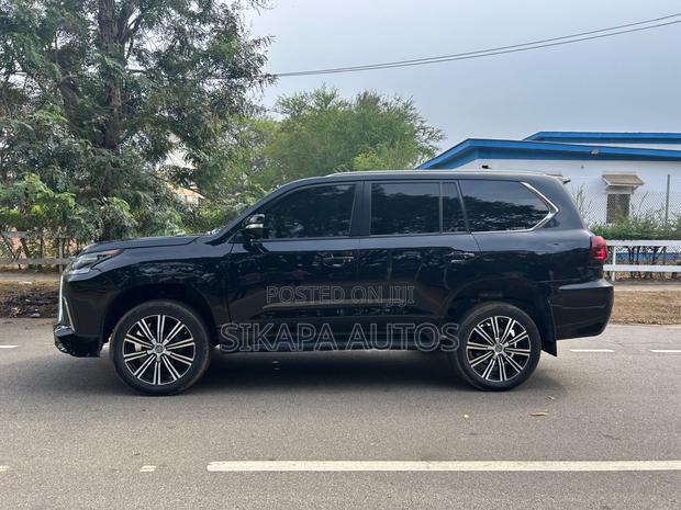 Lexus LX 570 AWD 2017 Black