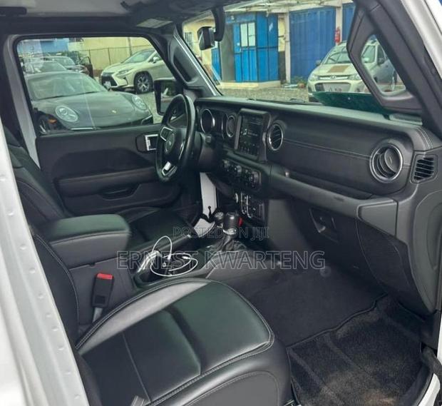 Jeep Wrangler 2021 White
