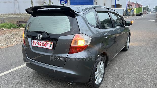 Honda Fit Automatic 2011 Gray