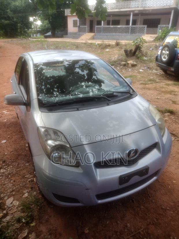 Toyota Vitz 2015 Gray