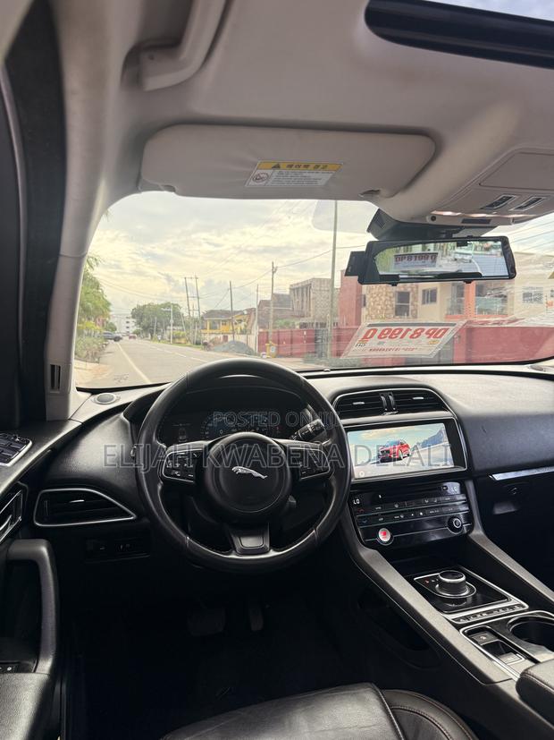 Jaguar F-Pace 20d Prestige AWD 2018 Blue