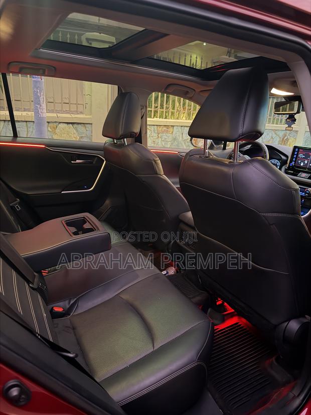 Toyota RAV4 XLE AWD 2019 Maroon