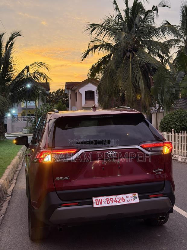 Toyota RAV4 XLE AWD 2019 Maroon