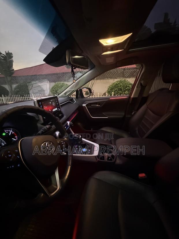 Toyota RAV4 XLE AWD 2019 Maroon